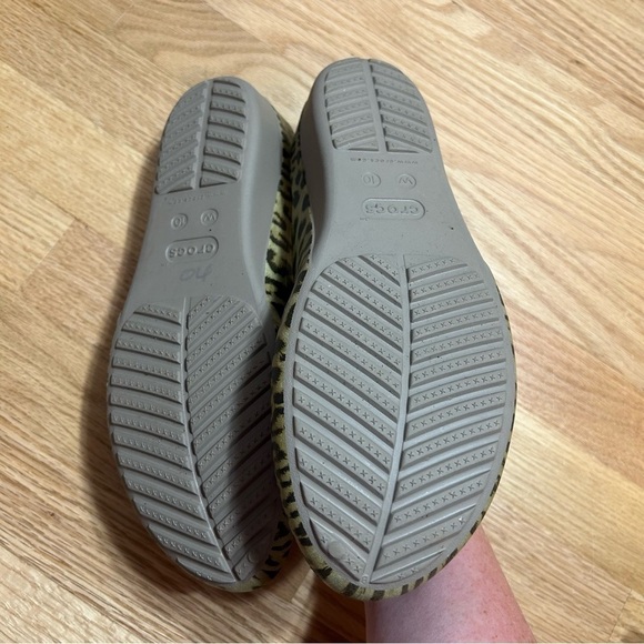 Crocs Sanrah Animal Print Wedge Sandals Sz 10 Women’s Cheetah Leopard - Picture 3 of 7